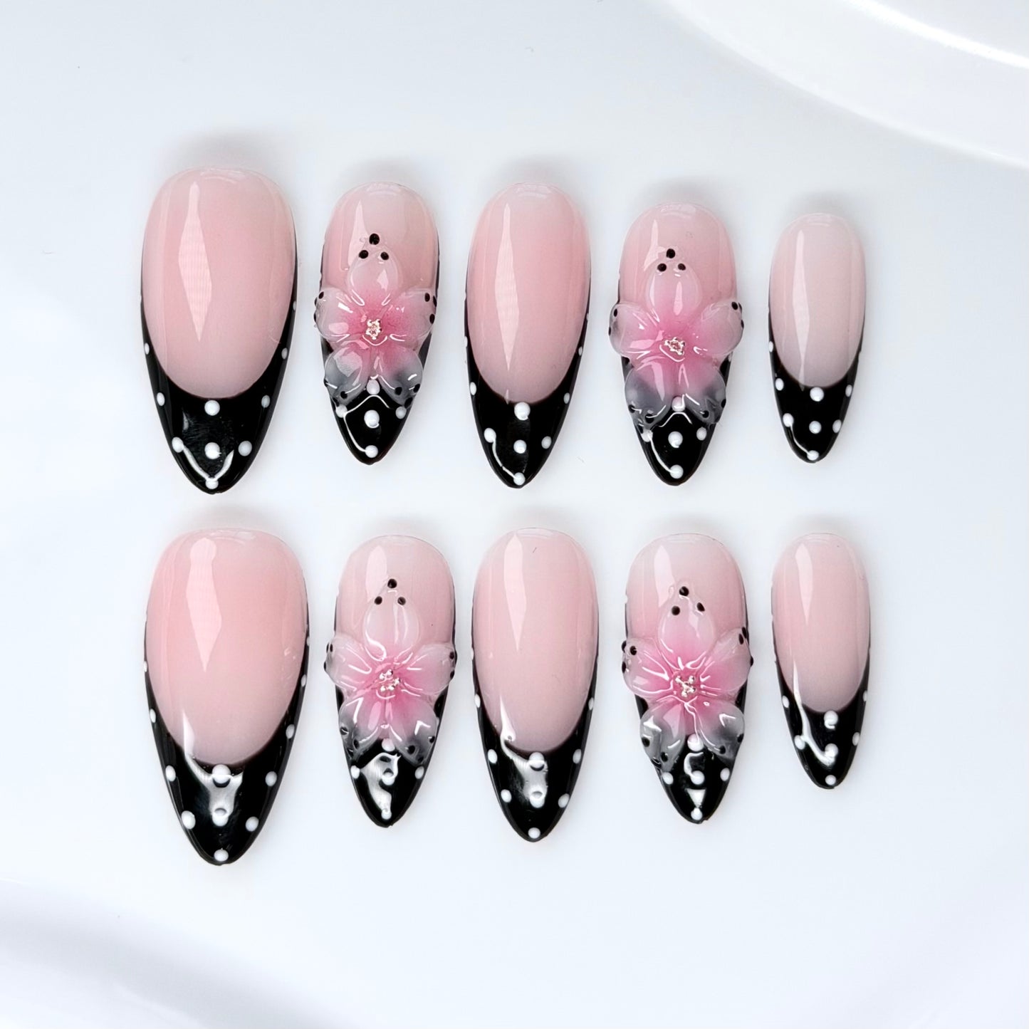 Noir Dot & Flora